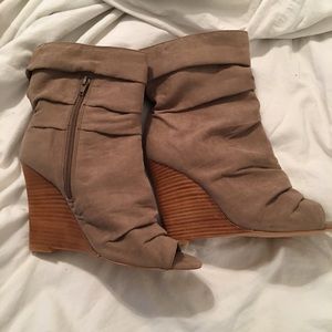 Torrid 10W tan booties- brand new